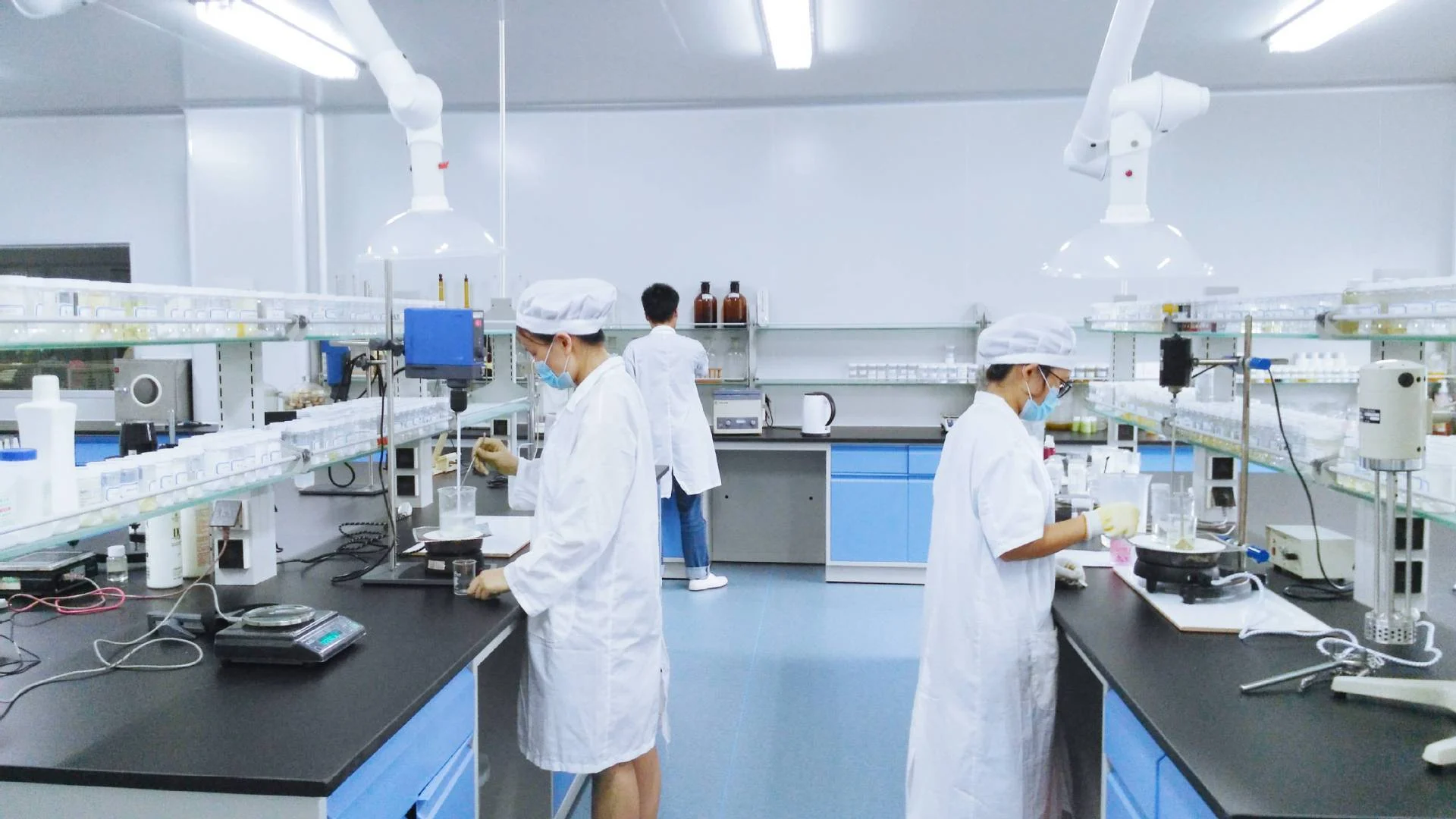 Flavor specialists working in the application laboratory